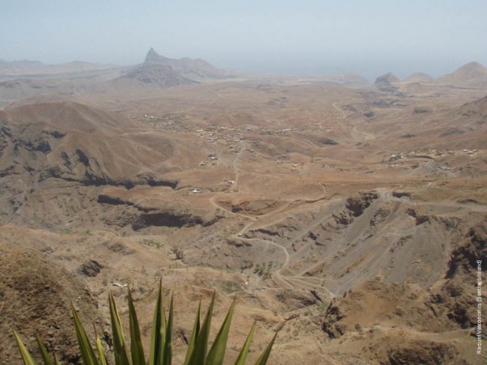 Modelling terrestrial biodiversity in the Cape Verde Islands: combining ecogeographical information with molecular markers